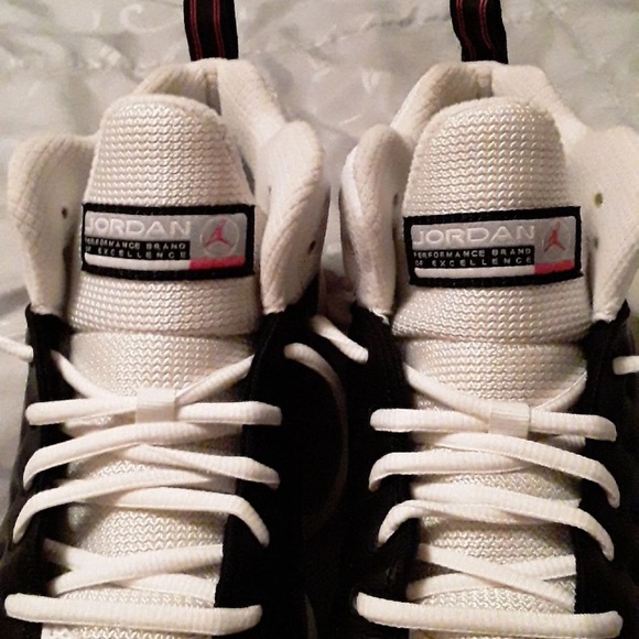 🚫SOLD ON MERC🚫 EUC Jordan’s, size 9.5y - Picture 7 of 7